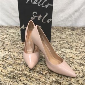 Neutral 4” closed toe heels by Banana Republic